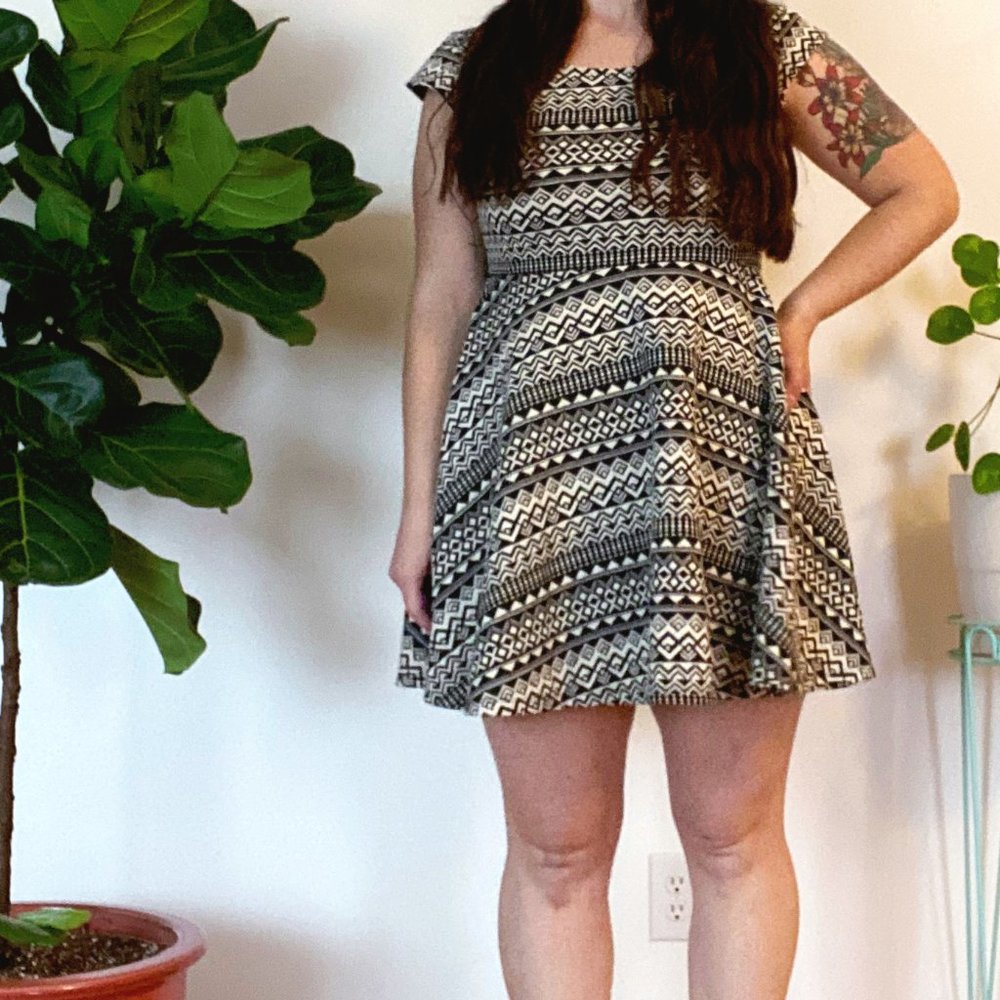 Geometric Jacquard Print Black/White Dress XXL